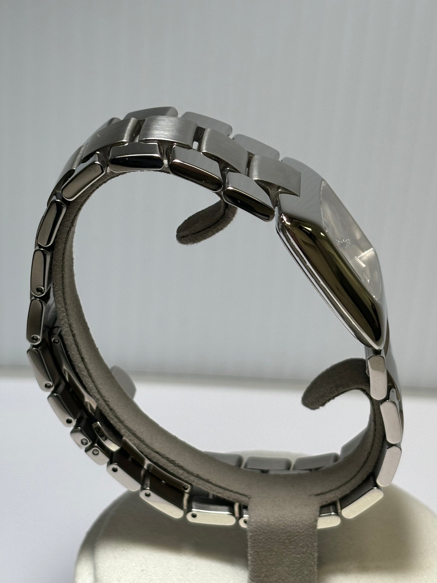 Gucci 8500L Square  Quartz Ladies Watch