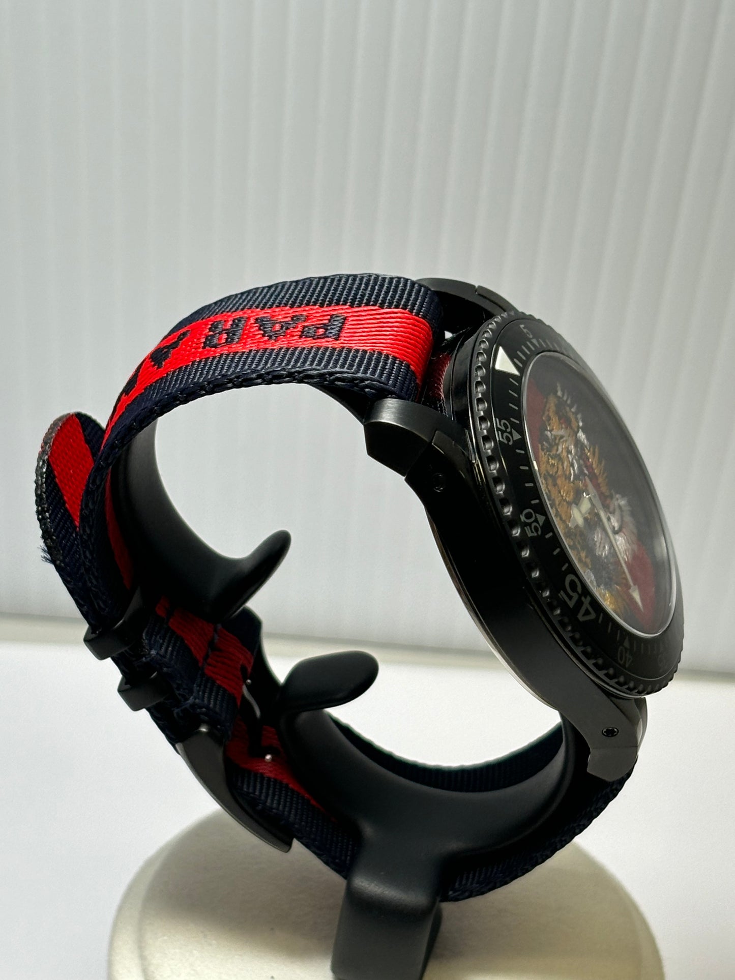 Gucci Dive Quartz  Watch in Black PVD Case